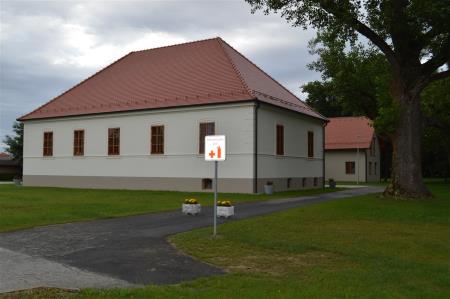 Bathyjanijev dvorec na Tišini 1